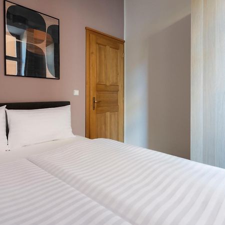 Bohemian Dreams Apartments And Suites By Dwellfort Πράγα Δωμάτιο φωτογραφία