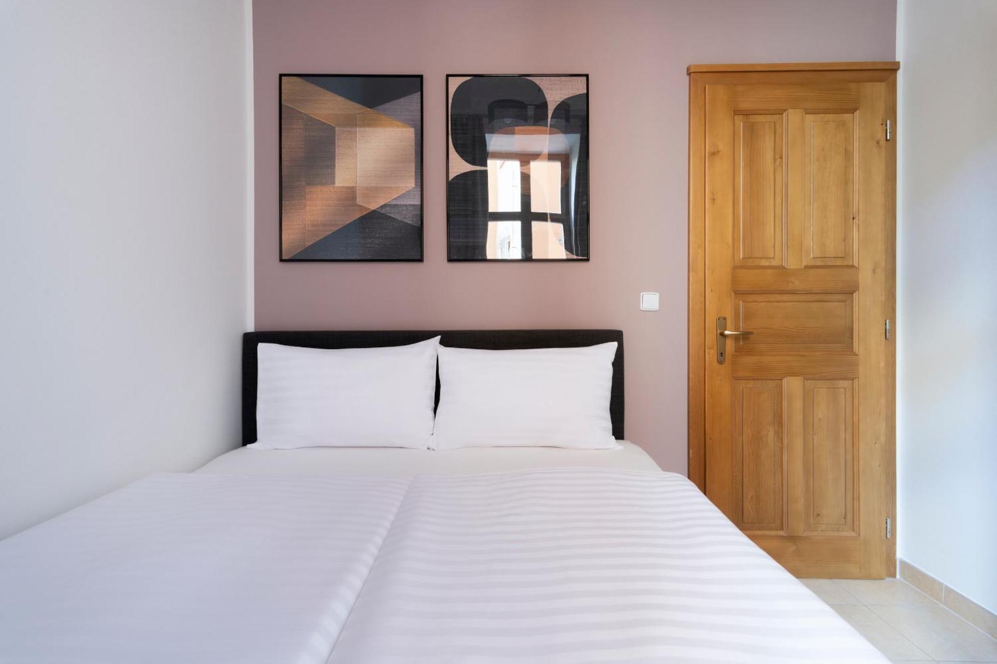 Bohemian Dreams Apartments And Suites By Dwellfort Πράγα Δωμάτιο φωτογραφία